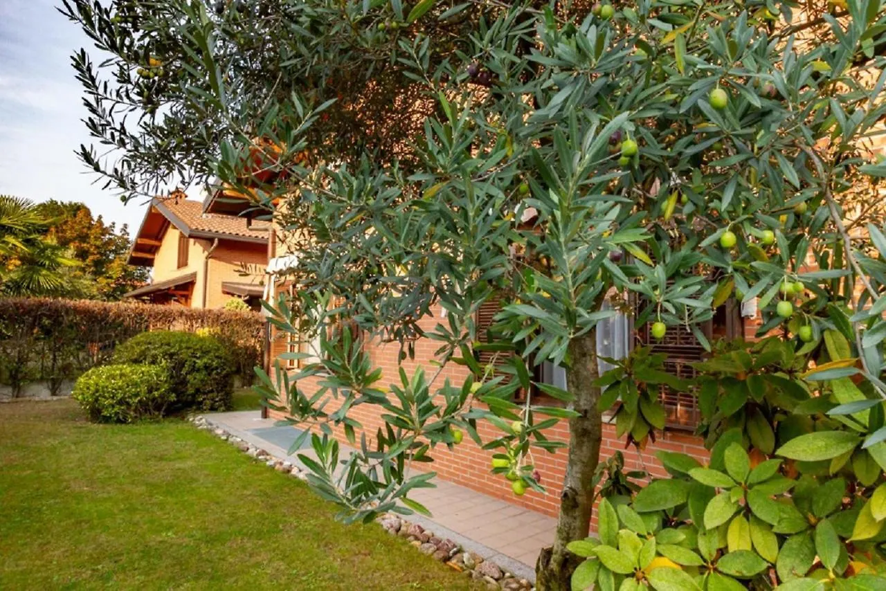 Villa Cherie Caronno Pertusella 0*,